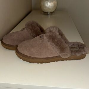 UGG slippers women - gently used